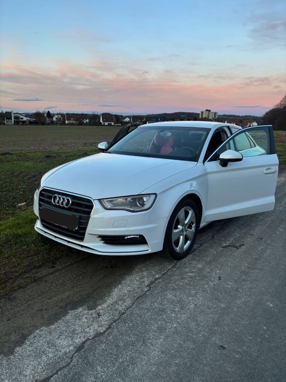Weiß Gebraucht 2014 Audi A3 Limousine | 15.990 € (Teuer) - Bild 1/4