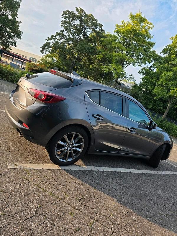 Gebraucht Mazda 3 Signature 88 PS (64 kW) 2018 Silber Limousine