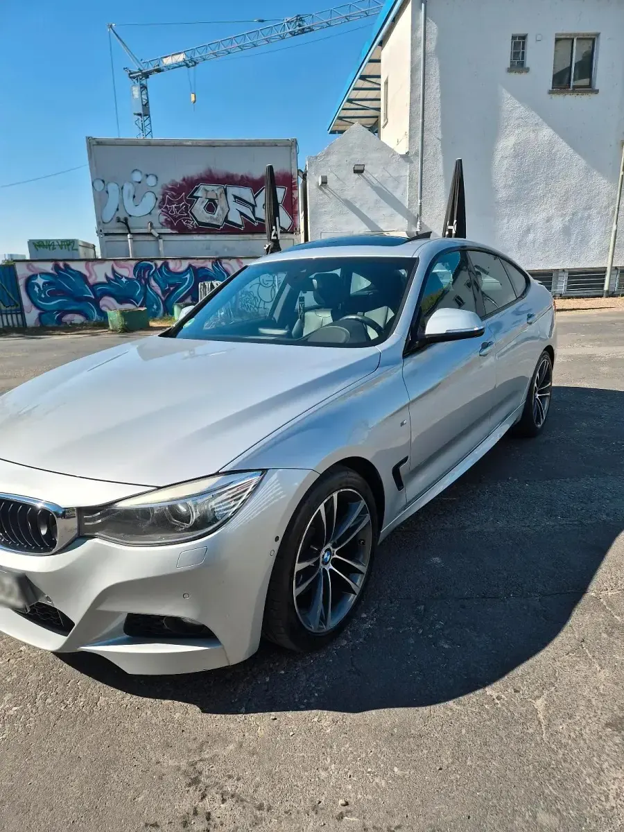 Gebraucht BMW 330 M Sport 258 PS (189 kW) 2017 Silber Limousine