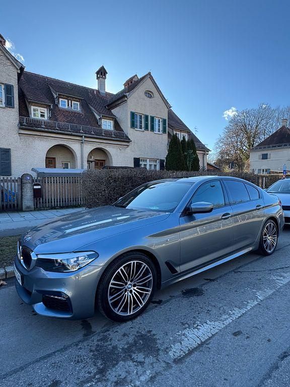 Grau Gebraucht 2018 BMW 530 Sport Line Limousine | 24.999 € (Fairer Preis) - Bild 1/4