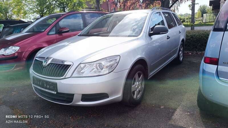 Silber Gebraucht 2010 Skoda Octavia Elegance Kombi | 6.400 € (Guter Preis) - Bild 1/4