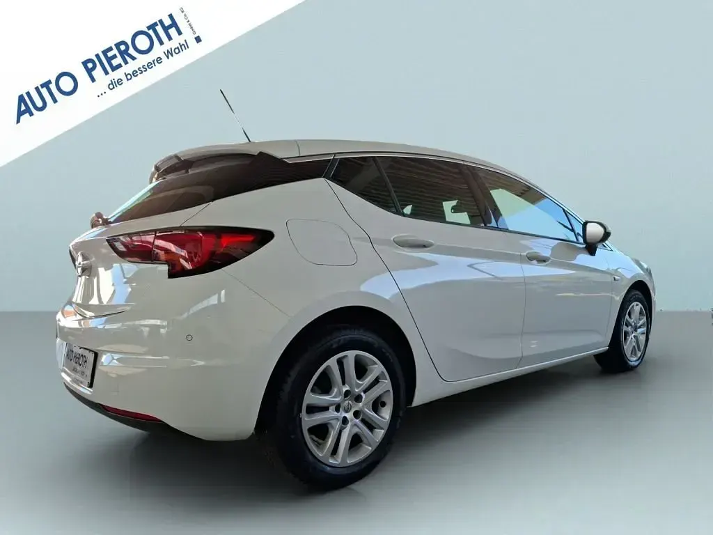 Gebraucht Opel Astra Innovation 125 PS (91 kW) 2015 Weiß Limousine