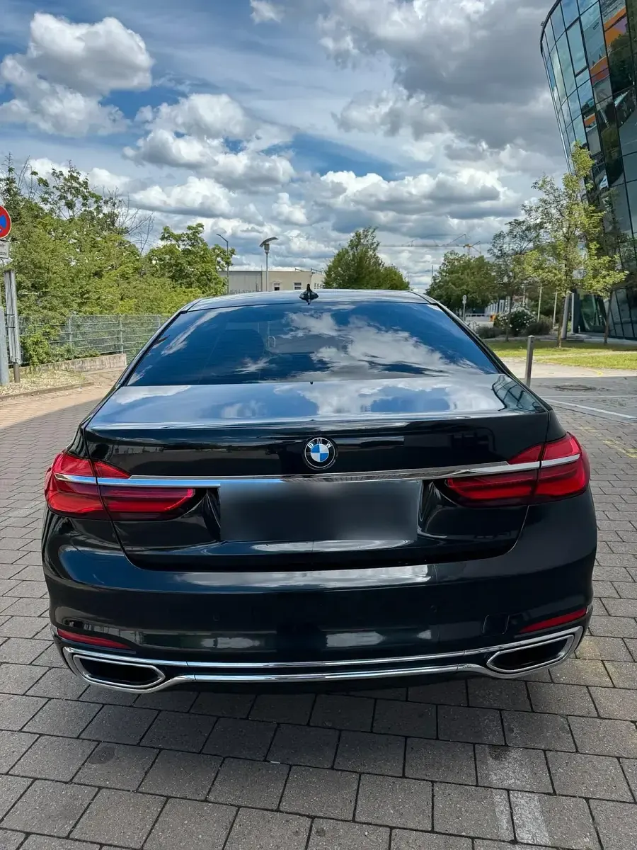 Gebraucht BMW 750 448 PS (329 kW) 2015 Schwarz Limousine