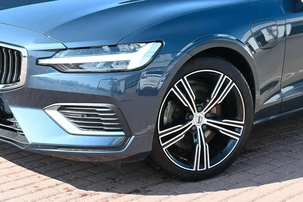 Gebraucht Volvo V60 Inscription 341 PS (250 kW) 2022 Denim blue / metallic Kombi