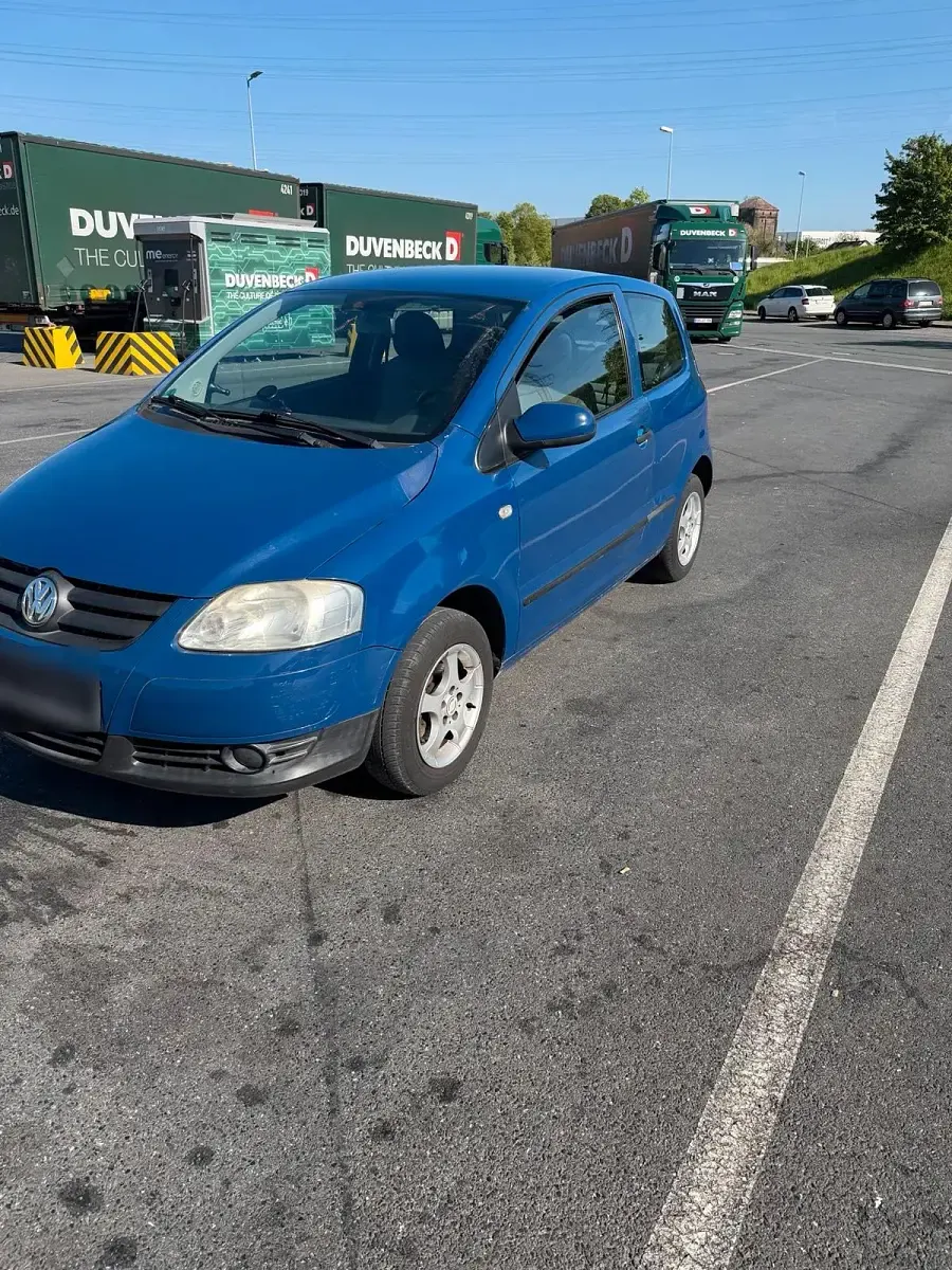 Używany VW Fox 55 KM (40 kW) 2005 Niebieski Hatchback