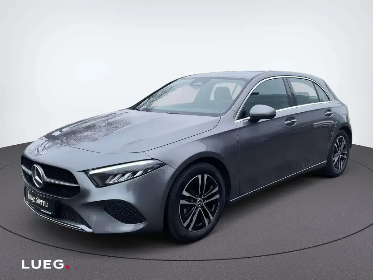 Gebraucht Mercedes A200 Progressive 163 PS (119 kW) 2024 Metalliclack mountaingrau Limousine