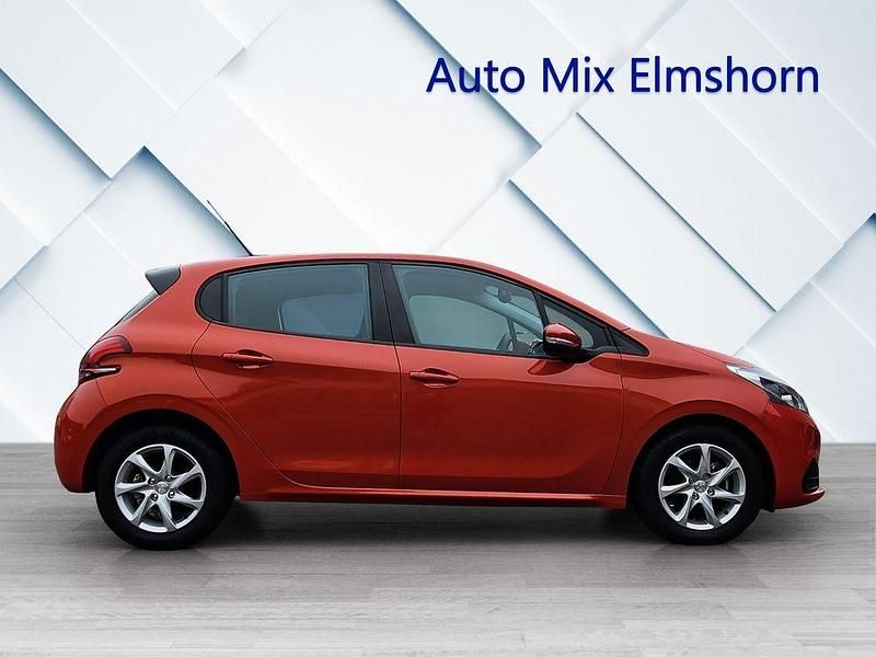 Gebraucht Peugeot 208 Active 99 PS (72 kW) 2017 Orange Kleinwagen