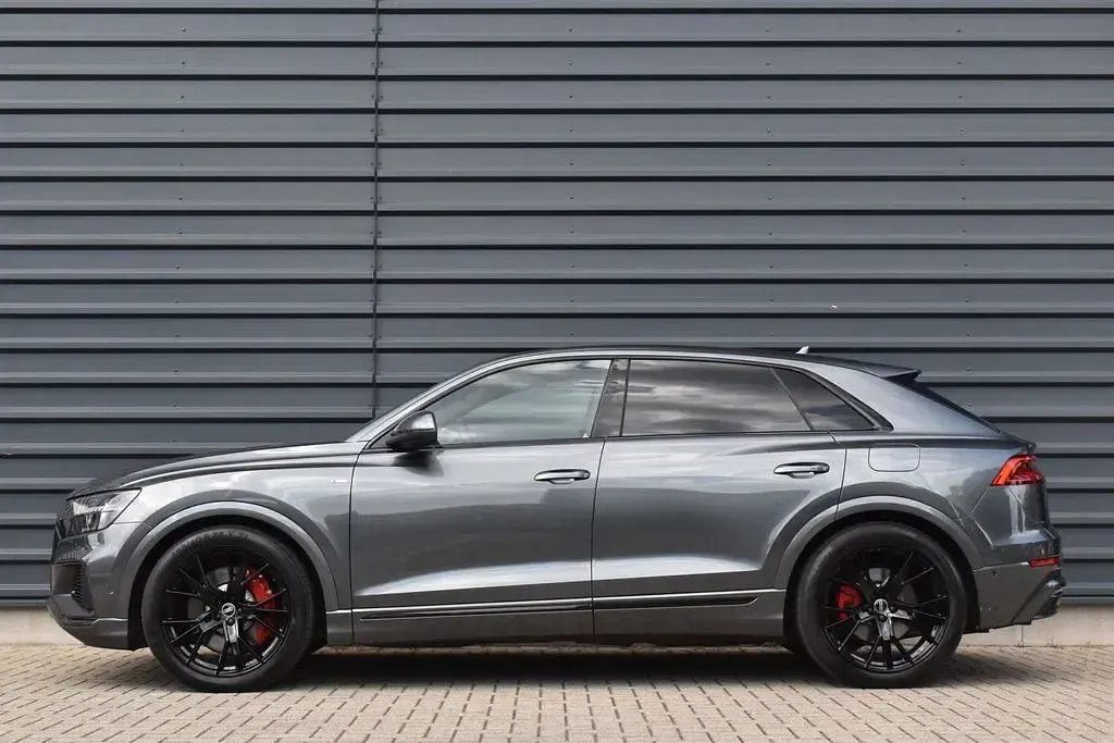 Gebraucht Audi Q8 Proline 381 PS (280 kW) 2021 Grau SUV