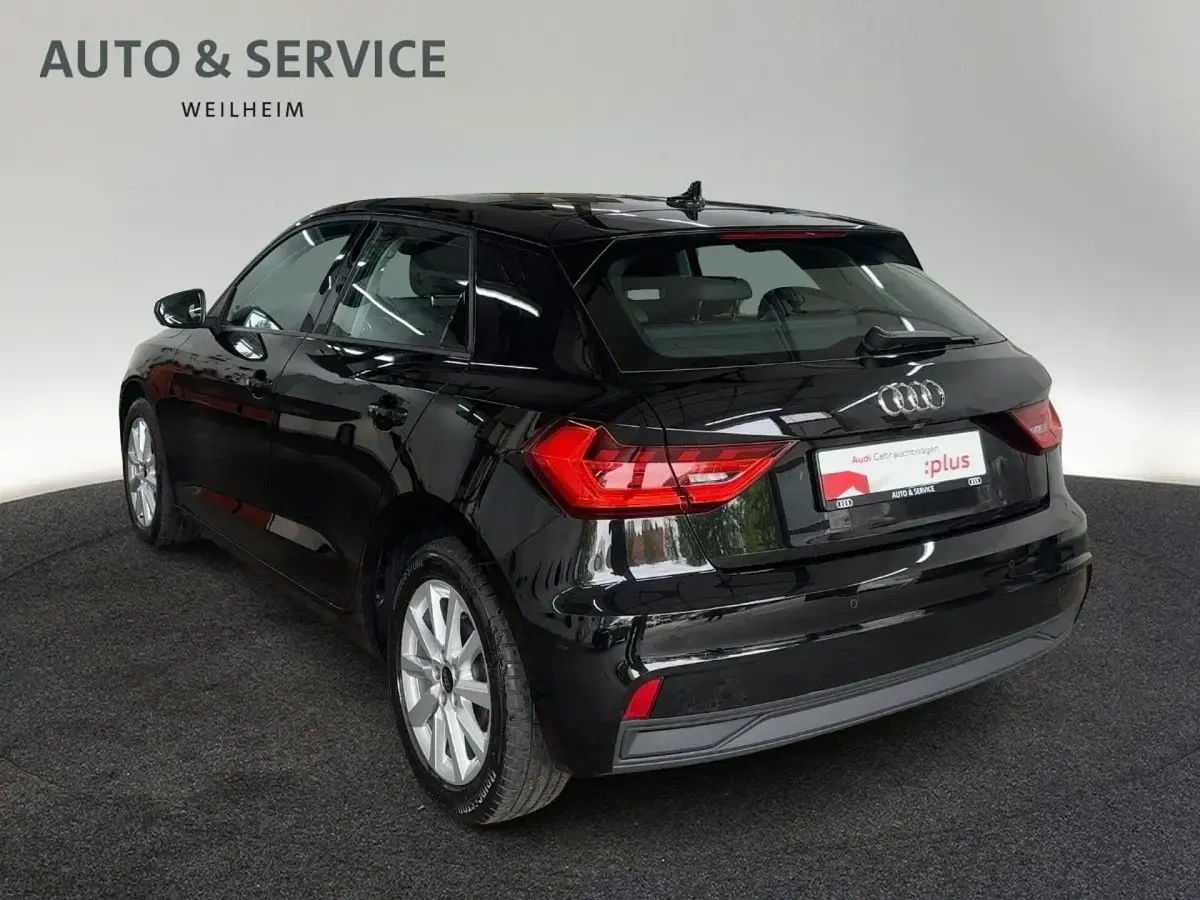 Gebraucht Audi A1 Sportback Basis 95 PS (69 kW) 2023 Mythosschwarz metallic Kleinwagen