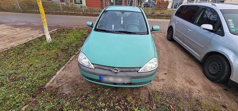Grün Gebraucht 2001 Opel Corsa Kleinwagen | 799 € (Fairer Preis) - Bild 1/3