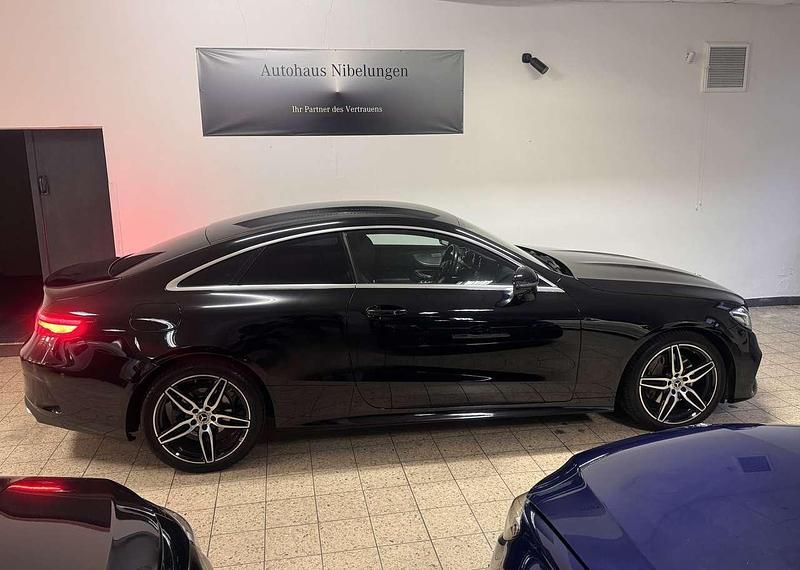 Gebraucht Mercedes E200 AMG line 184 PS (135 kW) 2019 Obsidianschwarz  metalliclack Coupé