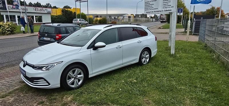 Gebraucht VW Golf VIII 150 PS (110 kW) 2021 Weiß Kombi