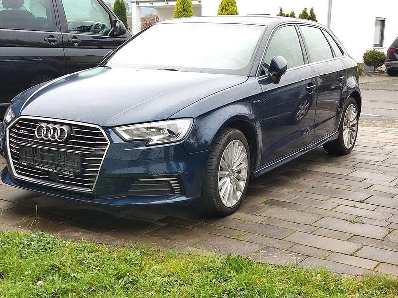 Gebraucht Audi A3 Sportback e-tron 150 PS (110 kW) 2017 Blau Kleinwagen