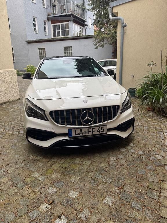 Weiß Gebraucht 2018 Mercedes CLA45 AMG AMG Limousine | 32.600 € (Fairer Preis) - Bild 1/4