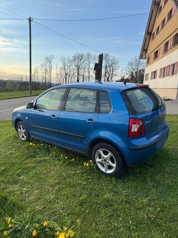Usado VW Polo Basis 64 HP (47 kW) 2003 Azul Sedan