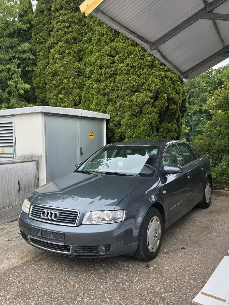 Gebraucht Audi A4 131 PS (96 kW) 2004 Grau Limousine