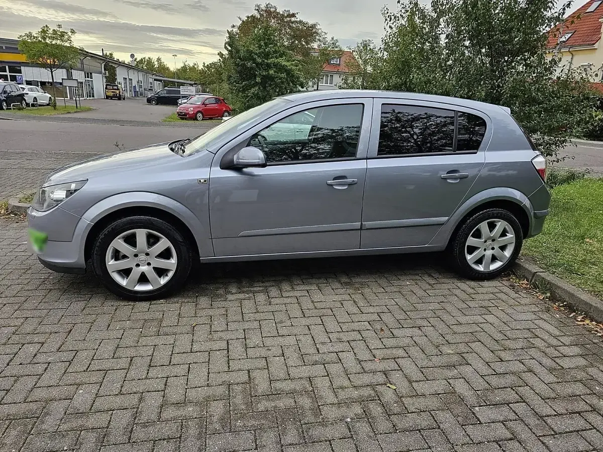Gebraucht Opel Astra 105 PS (77 kW) 2006 Grau Kleinwagen