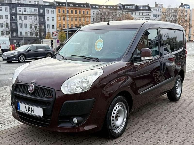 Gebraucht Fiat Doblò Dynamic 90 PS (66 kW) 2010 Orange  rot Van / Kleinbus