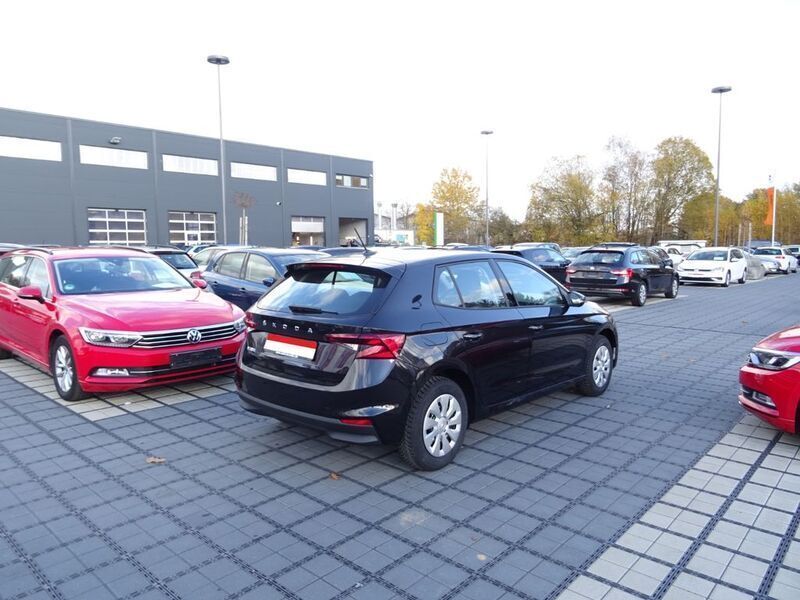 Gebraucht Skoda Fabia Ambition 80 PS (58 kW) 2021 Black magic perleffekt Kleinwagen