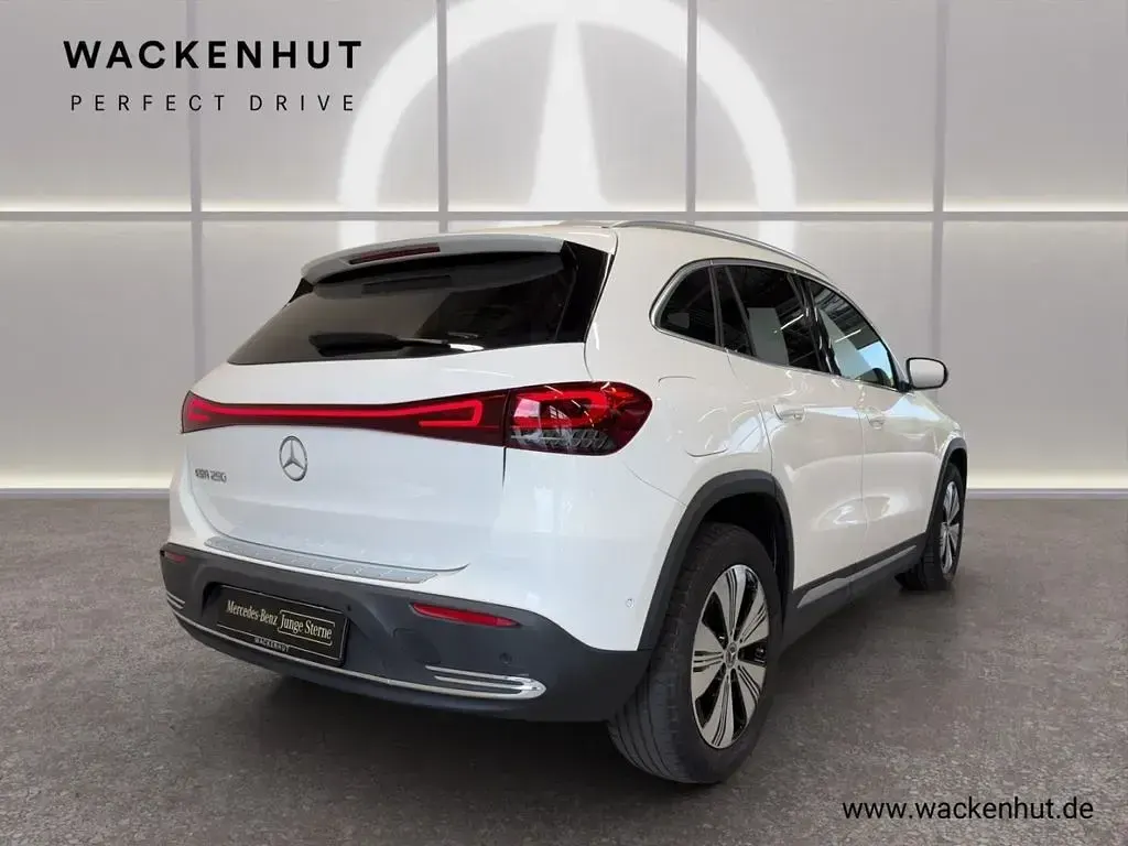 Gebraucht Mercedes EQA250 Progressive 139 kW (190 PS) 2023 Weiß SUV
