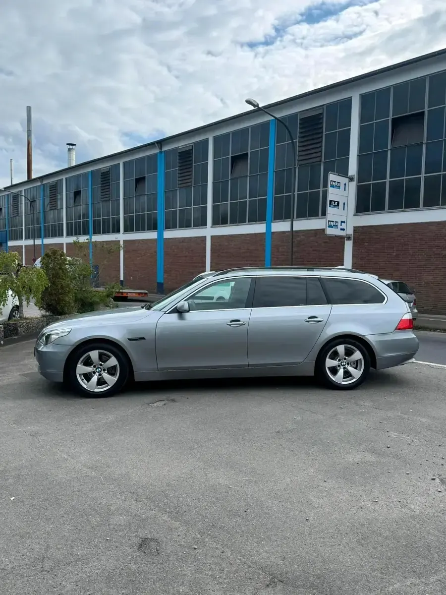 Gebraucht BMW 520 163 PS (119 kW) 2006 Grau Kombi