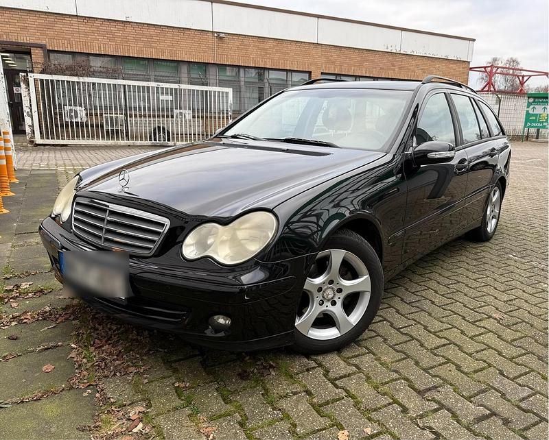 Schwarz Gebraucht 2005 Mercedes 220 Kombi | 2.199 € - Bild 1/4