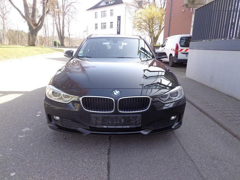 Gebraucht BMW 318 Sport Line 143 PS (105 kW) 2013 Schwarz Kombi