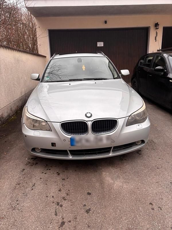 Gebraucht BMW 530 231 PS (169 kW) 2005 Silber Kombi