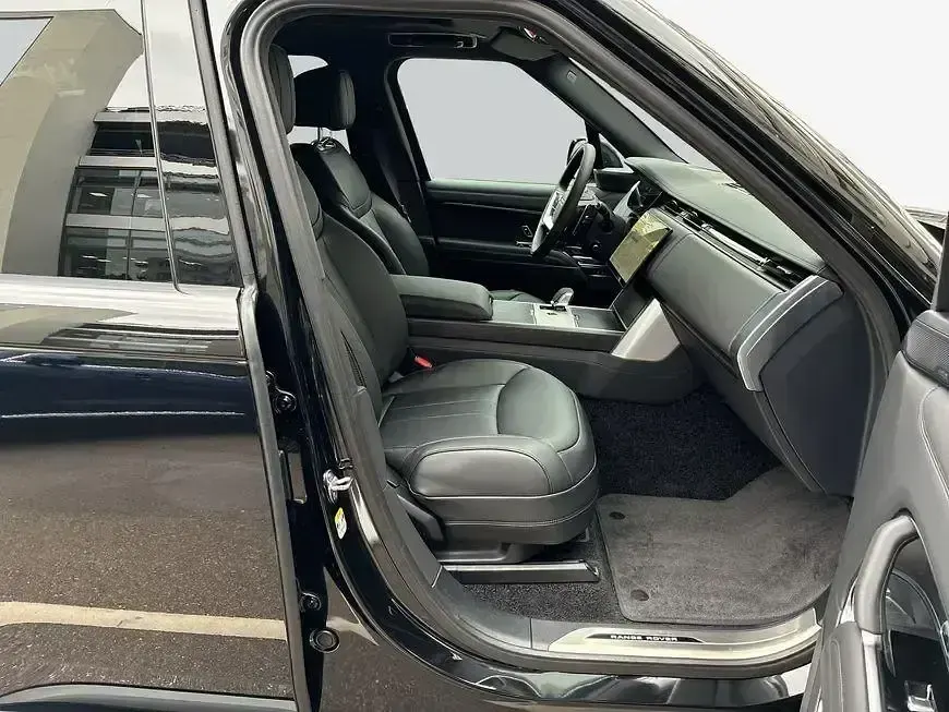 Second-hand Land Rover Range Rover HSE 400 CP (294 kW) 2025 Negru SUV