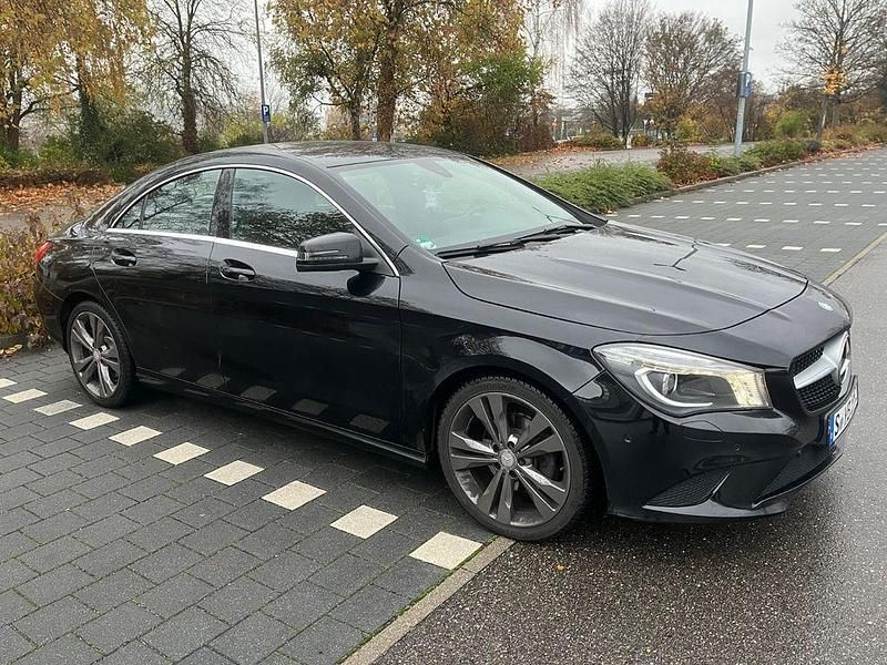 Gebraucht Mercedes CLA180 122 PS (89 kW) 2015 Schwarz Limousine