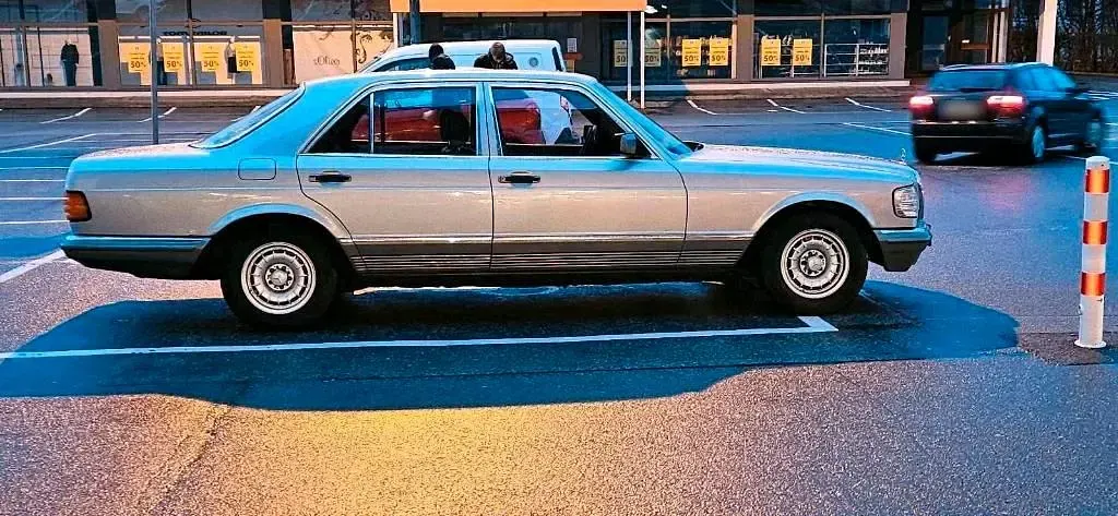 Gebraucht Mercedes 380 204 PS (150 kW) 1982 Silber Limousine