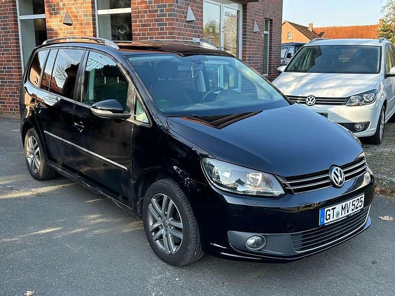 Gebraucht VW Touran Highline 140 PS (102 kW) 2013 Deep black perleffekt Van / Kleinbus
