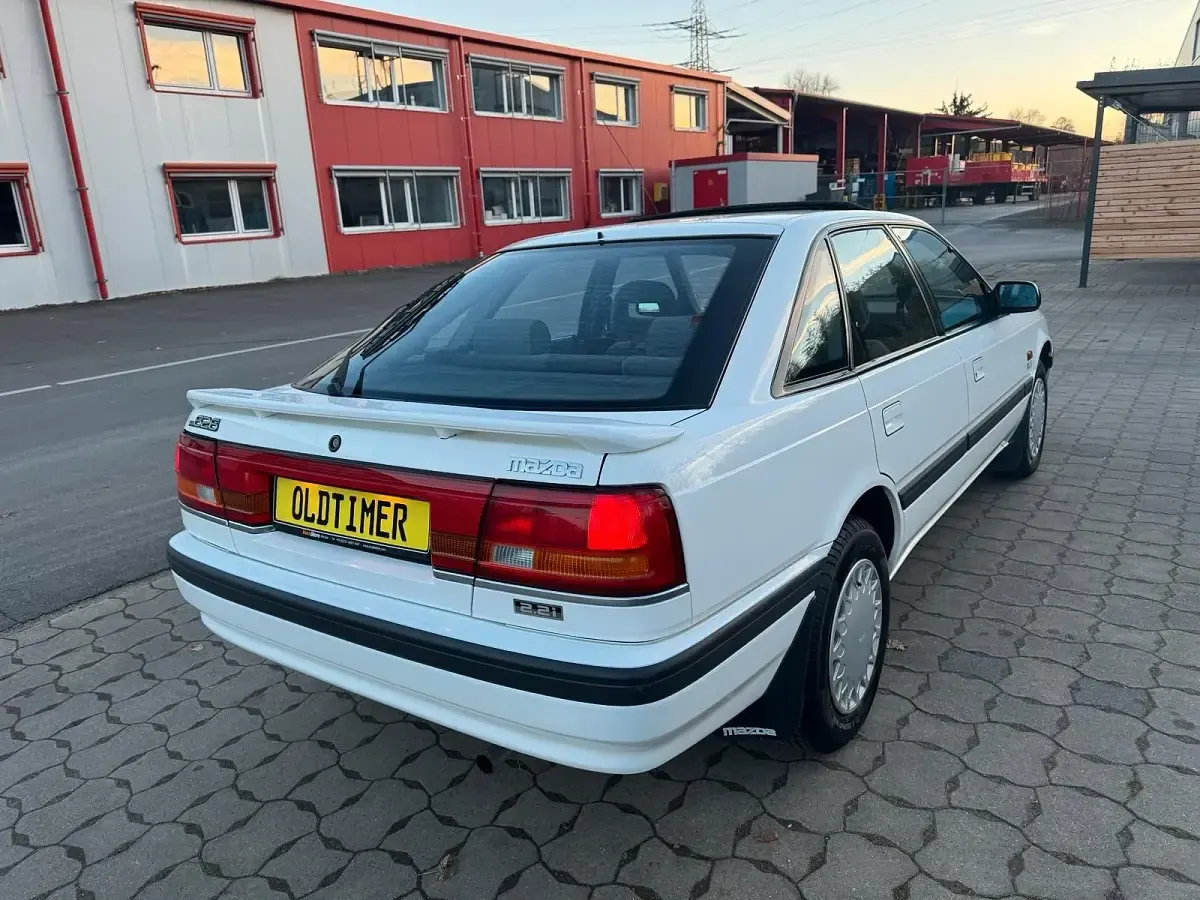 Gebraucht Mazda 626 115 PS (84 kW) 1990 Weiß Limousine