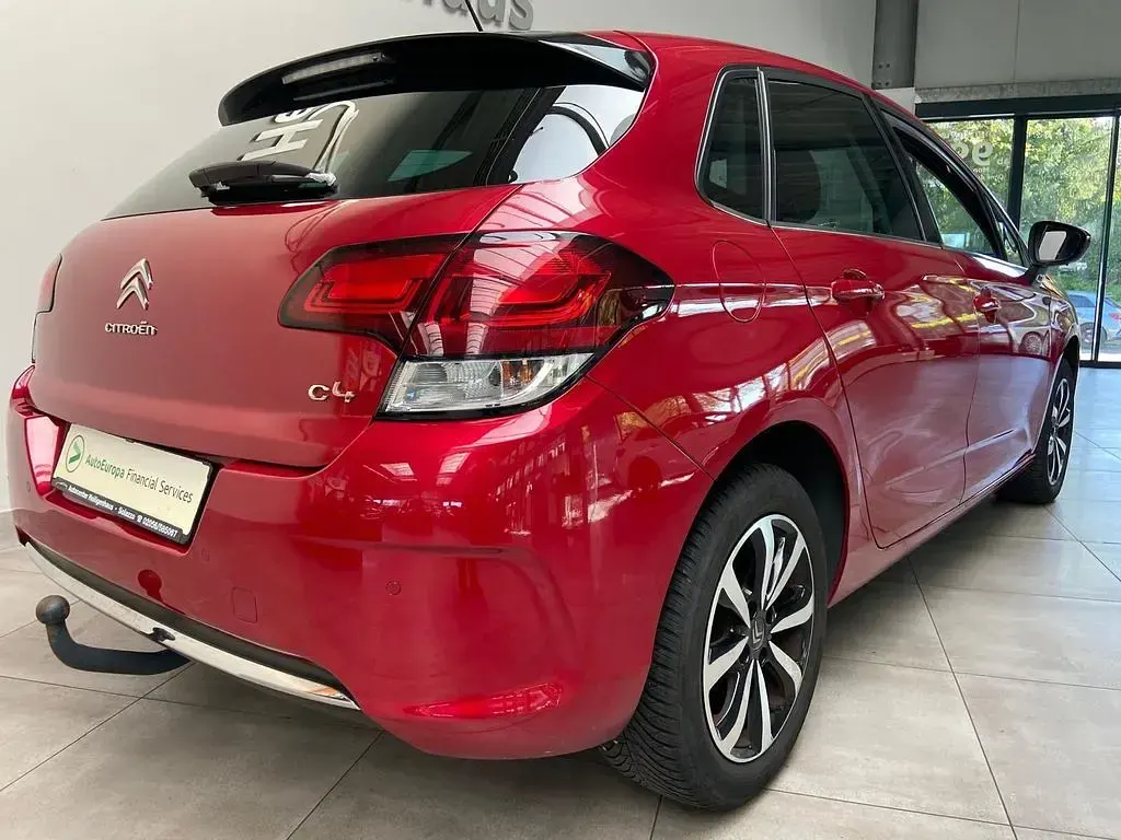 Używany Citroën C4 110 KM (80 kW) 2018 Czerwony Sedan/Limuzyna