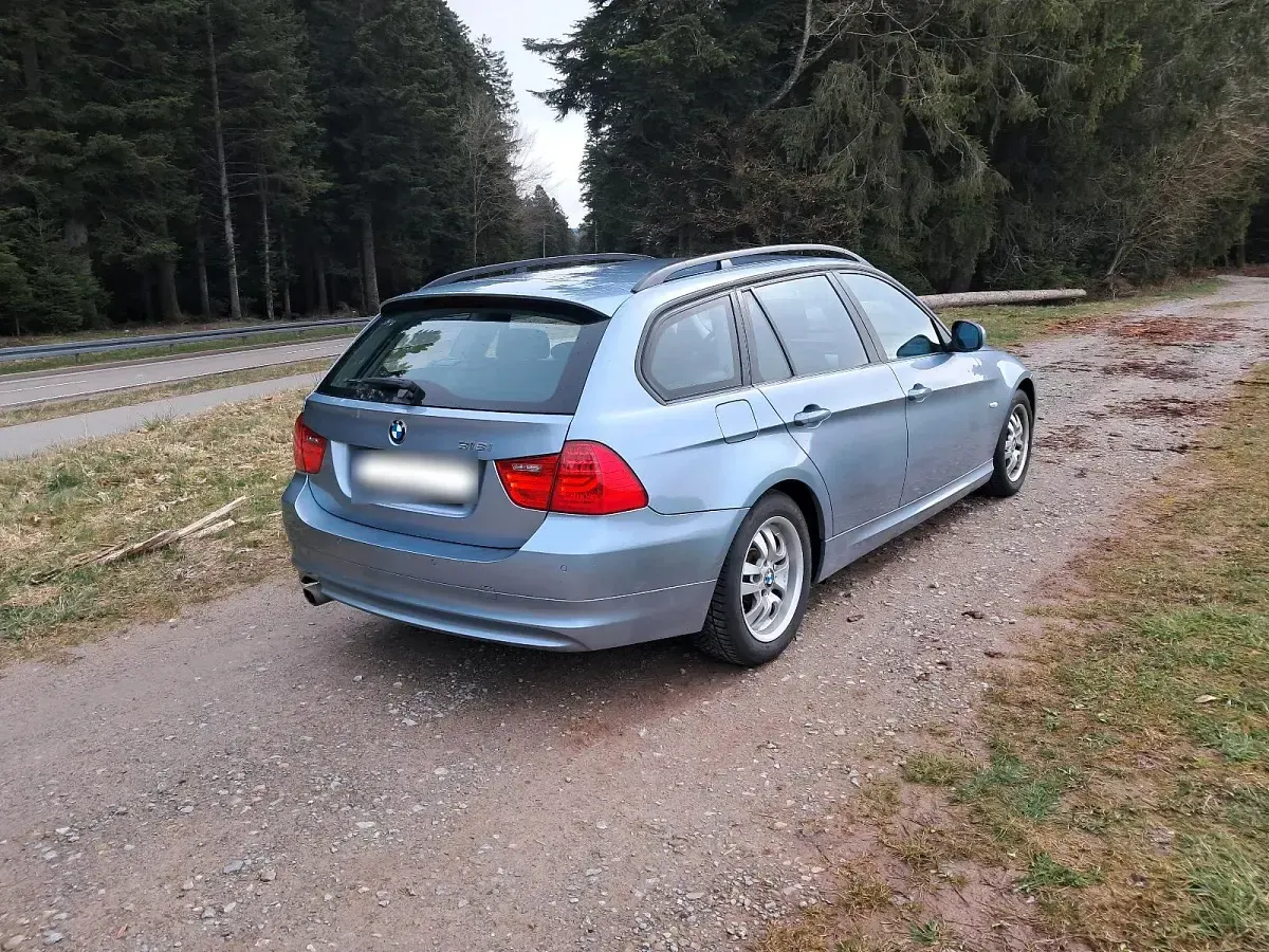 Gebraucht BMW 318 143 PS (105 kW) 2009 Blau Kombi