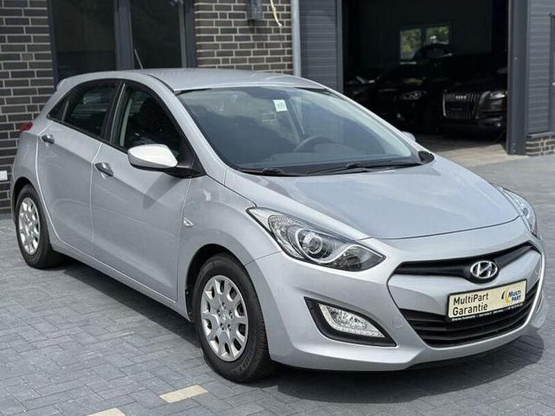Silber Gebraucht 2014 Hyundai i30 Classic Kleinwagen | 8.390 € (Fairer Preis) - Bild 1/4