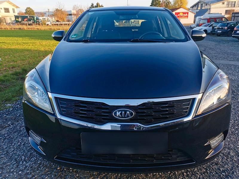 Gebraucht Kia Ceed 125 PS (91 kW) 2011 Schwarz Kleinwagen