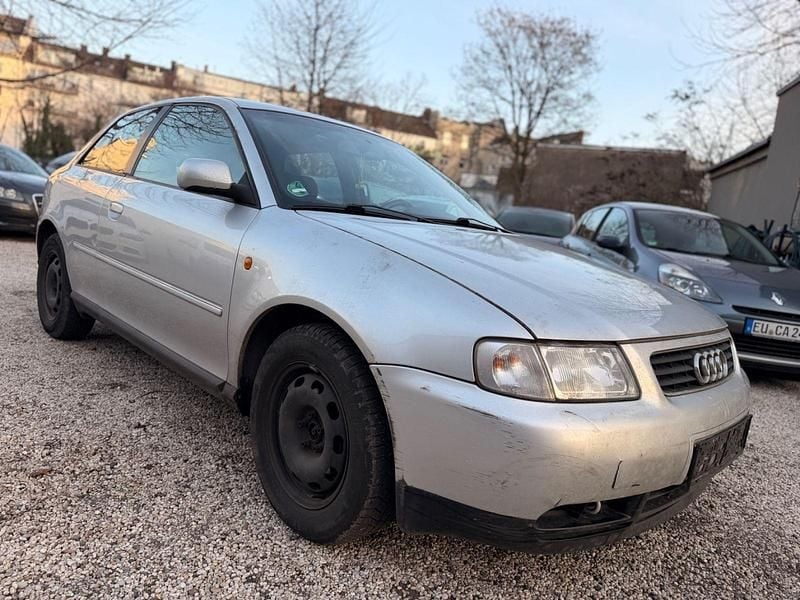 Second-hand Audi A3 Ambiente 101 CP (74 kW) 2000 Argintiu Hatchback