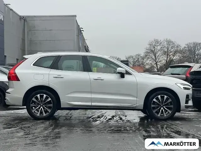 Używany Volvo XC60 Plus 197 KM (144 kW) 2022 Biały SUV