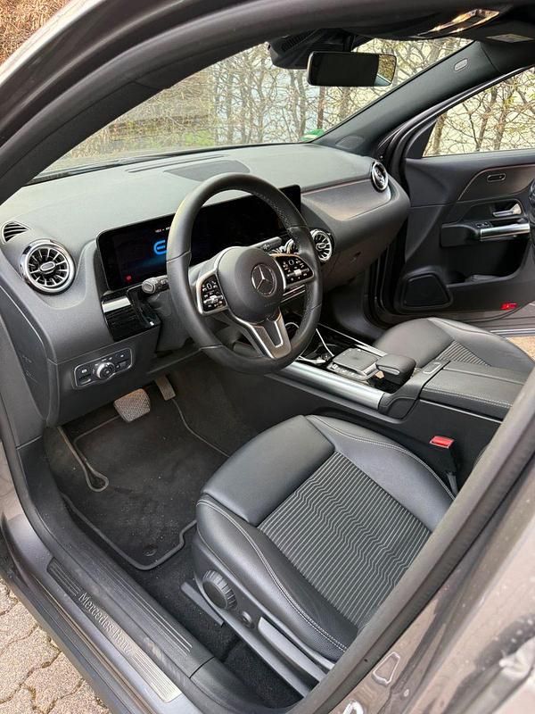 Gebraucht Mercedes EQA250 139 kW (190 PS) 2022 Grau SUV
