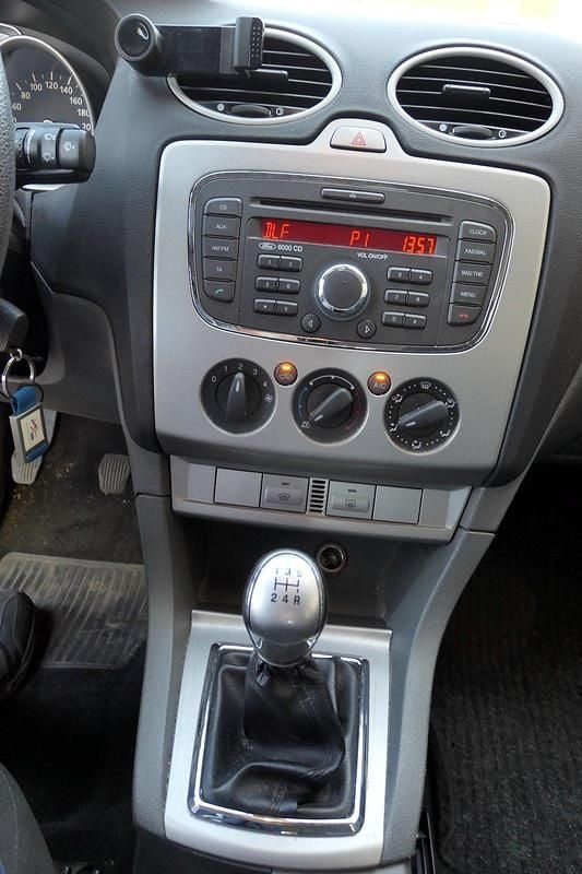 Usata Ford Focus 101 CV (74 kW) 2010 Nero Station wagon