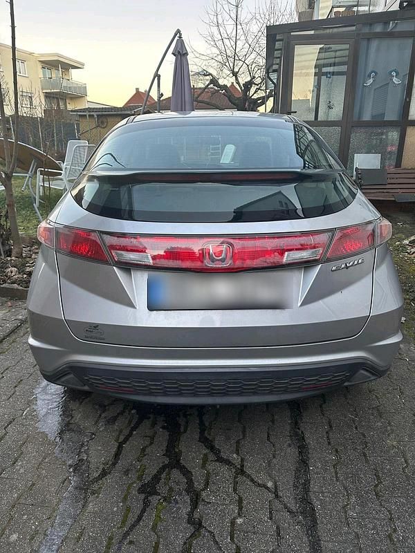 Grün Gebraucht 2007 Honda Civic Limousine | 4.200 € - Bild 1/4