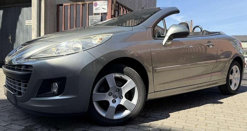 Lack grau ermitage Gebraucht 2010 Peugeot 207 CC Premium Cabrio | 2.490 € (Fairer Preis) - Bild 1/4