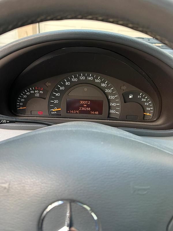 Gebraucht Mercedes C180 143 PS (105 kW) 2004 Silber Limousine