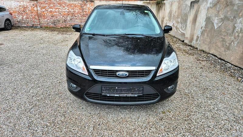 Gebraucht Ford Focus 101 PS (74 kW) 2010 Schwarz Limousine