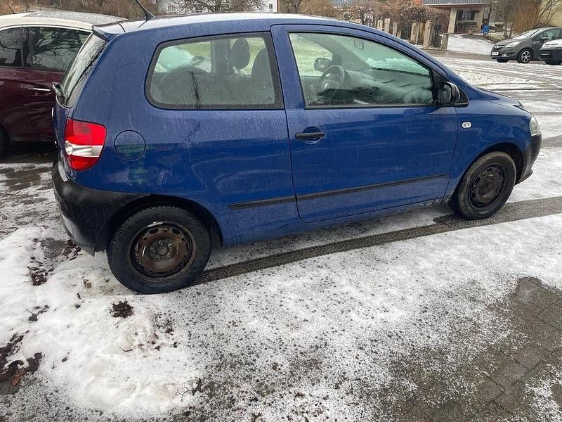 Gebraucht VW Fox Basis 60 PS (44 kW) 2011 Blau Kleinwagen