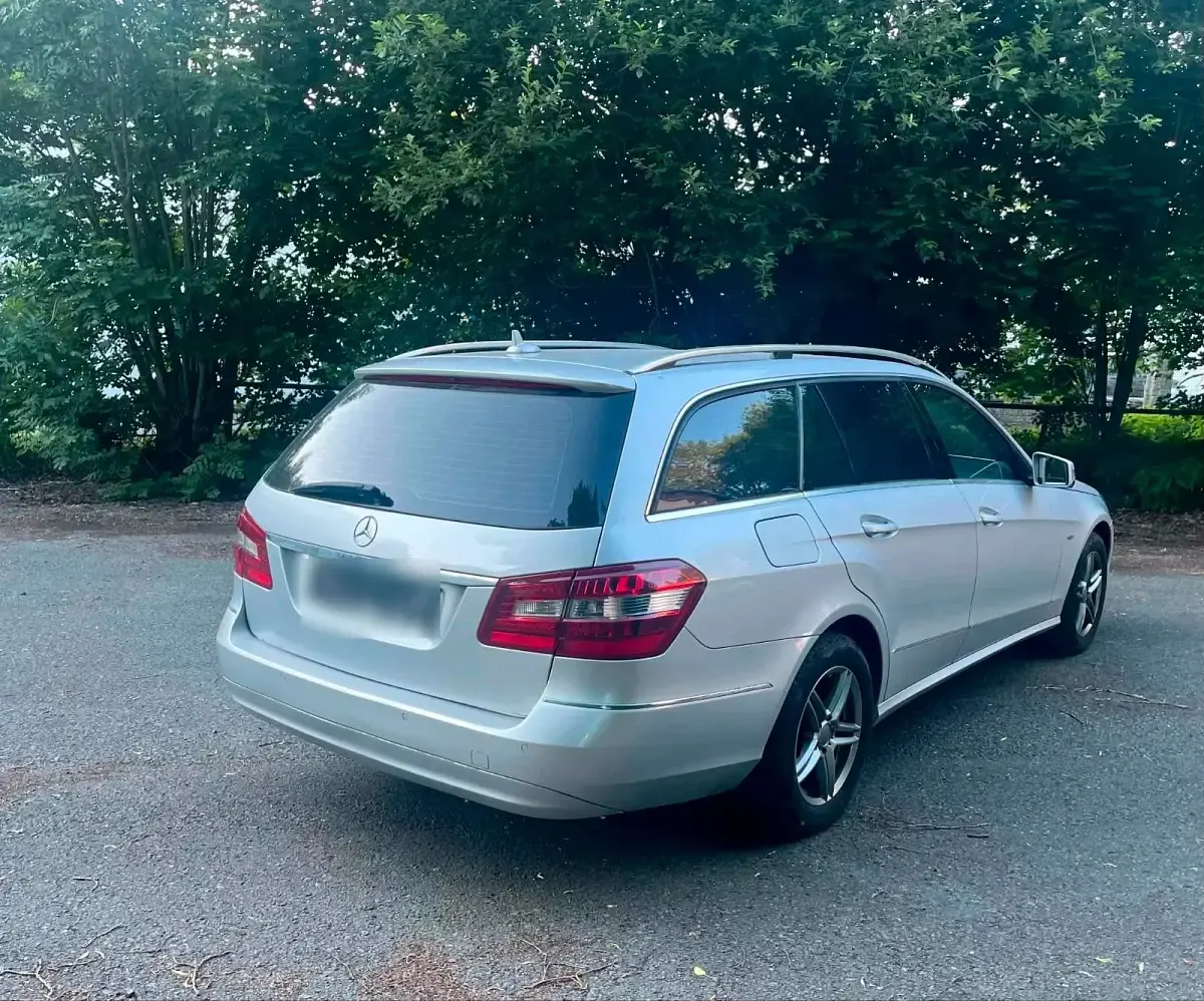 Gebraucht Mercedes E220 170 PS (125 kW) 2011 Silber Kombi