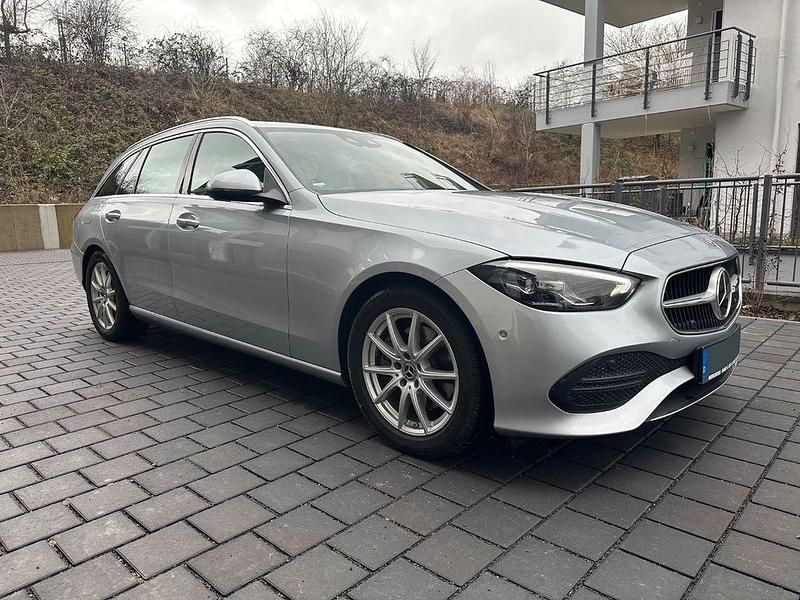 Gebraucht Mercedes C220 Avantgarde 200 PS (147 kW) 2022 Silber Limousine