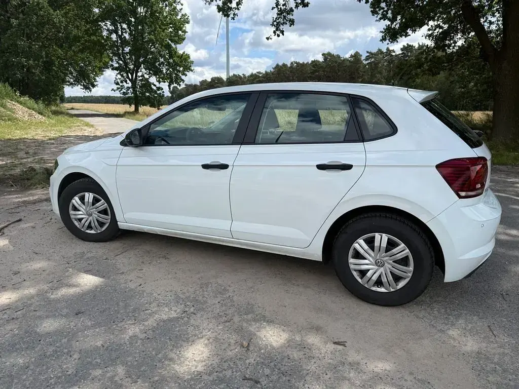 Gebraucht VW Polo Trendline 80 PS (58 kW) 2019 Weiß Kleinwagen