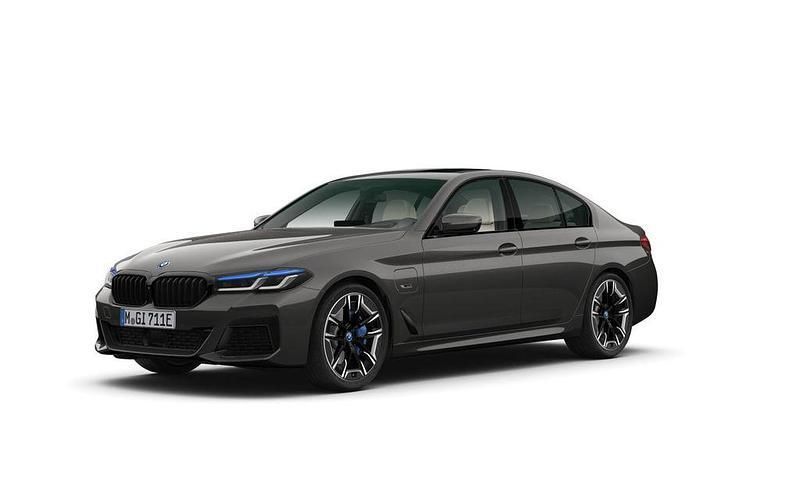 Grau Gebraucht 2022 BMW 545e M Sport Limousine | 57.950 € - Bild 1/4